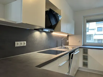 Erstbezug: Schöne 4 Zimmer mit Loggia, Klimaanlage, Garagenplatz und Ausblick