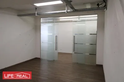 Gewerbeimmobilie mieten in Vöcklabruck – 186 m², € 1.132