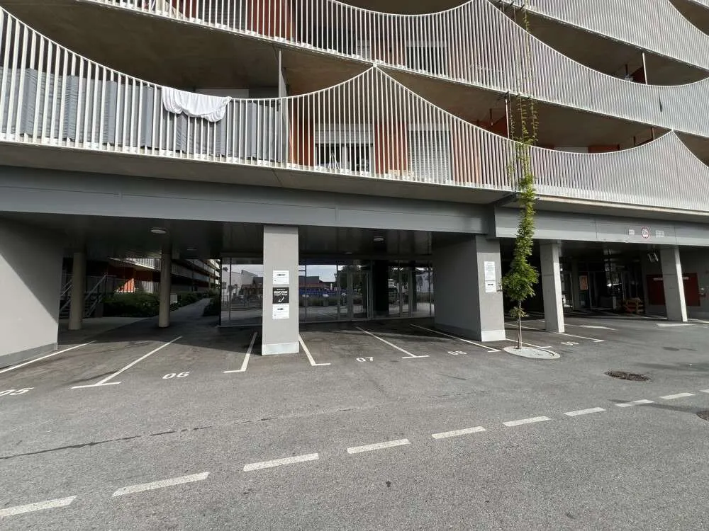 Neubau Geschäftsfläche mit Außenstellplätzen - Ansicht 2
