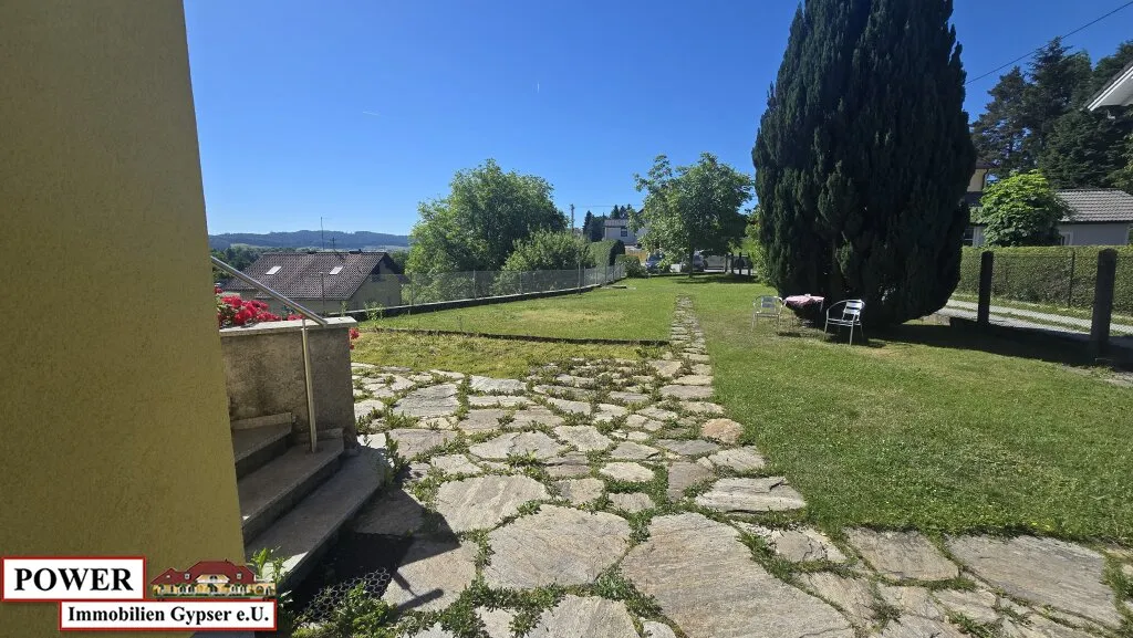 LEISTBARE Stadtwohnung mit Gartennutzung sofort zu beziehen! – pohled 2