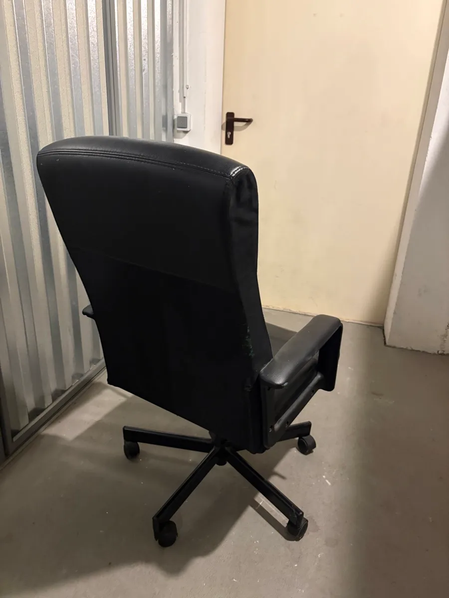 Zu verschenken: Fauteuils / Ohrensessel - Sofas / Sessel