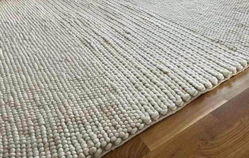 Teppich IBSKER von Ikea | elfenbeinweiß | weiß, € 200,- (8010 Jakomini)
