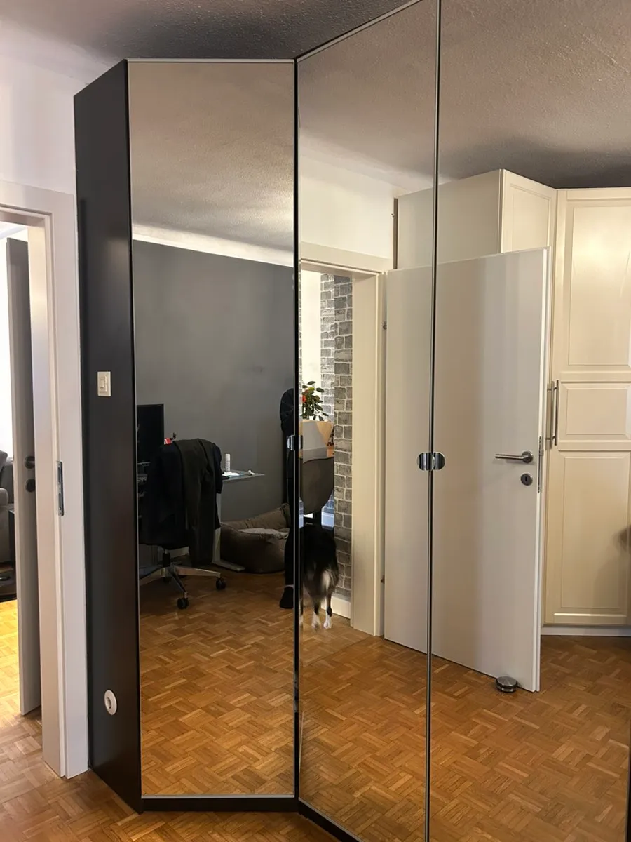 Ikea Pax Eckschrank 50x58x236 cm samt Glastür, € 90,- (1150 Wien)