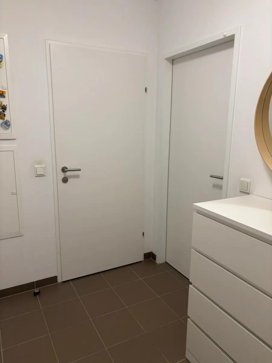 (reserviert) Direktvergabe: Teilmöblierte 2-Zimmer-Neubauwohnung mit Loggia - Ansicht 2