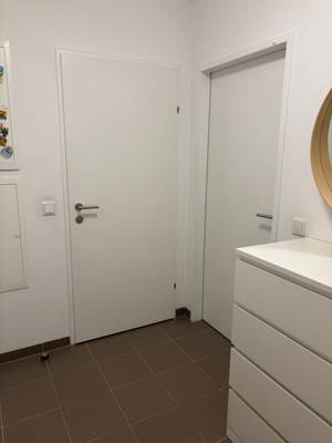 Direktvergabe: Teilmöblierte 2-Zimmer-Neubauwohnung mit Loggia – Bild 2