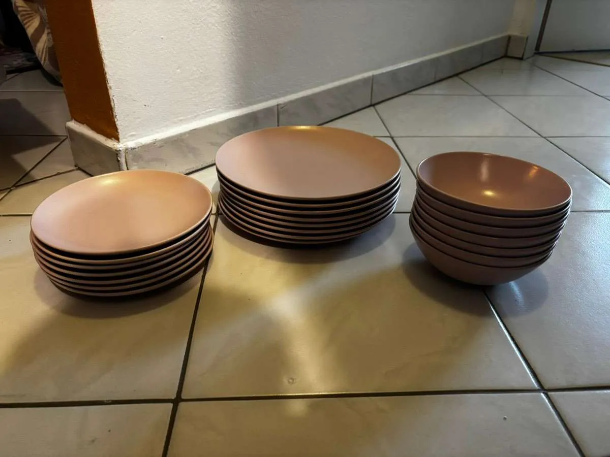 Geschirr -Set Rosa von IKEA, € 15,- (2485 Wimpassing an der Leitha)