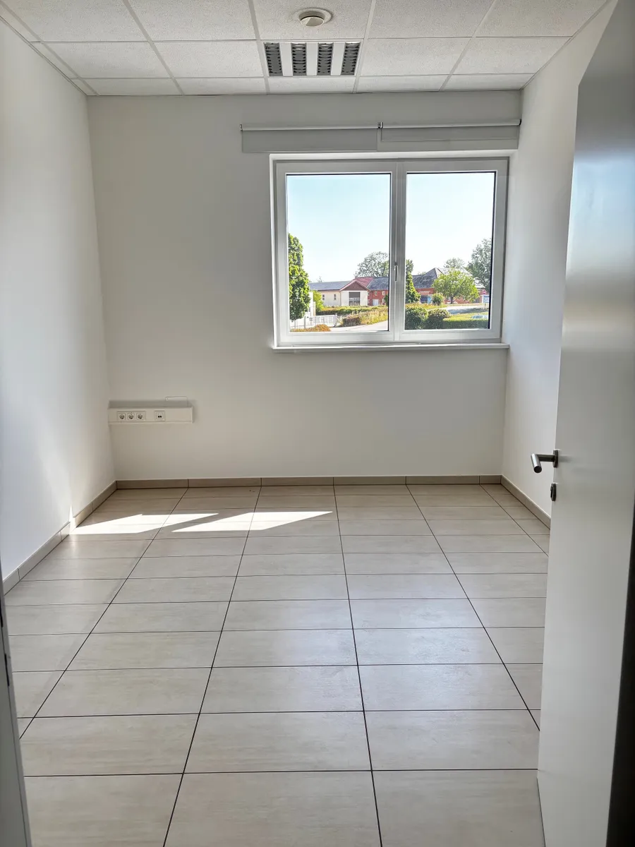 Moderne Bürofläche in Steinhaus an der B138 von 14m² bis 81m² teilbar - Ansicht 2