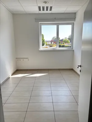 3-Zimmer-Gewerbeimmobilie mieten in Wels-Land – 81 m², € 11 – Bild 2 von 7