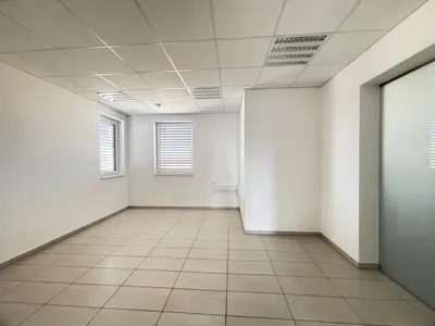 3-Zimmer-Gewerbeimmobilie mieten in Wels-Land – 81 m², € 11 – Bild 3 von 7