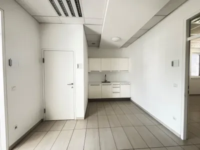 3-Zimmer-Gewerbeimmobilie mieten in Wels-Land – 81 m², € 11 – Bild 4 von 7