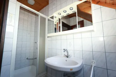 7-Zimmer-Haus mieten in Hollabrunn – 207 m², € 2.000 – Bild 8 von 12
