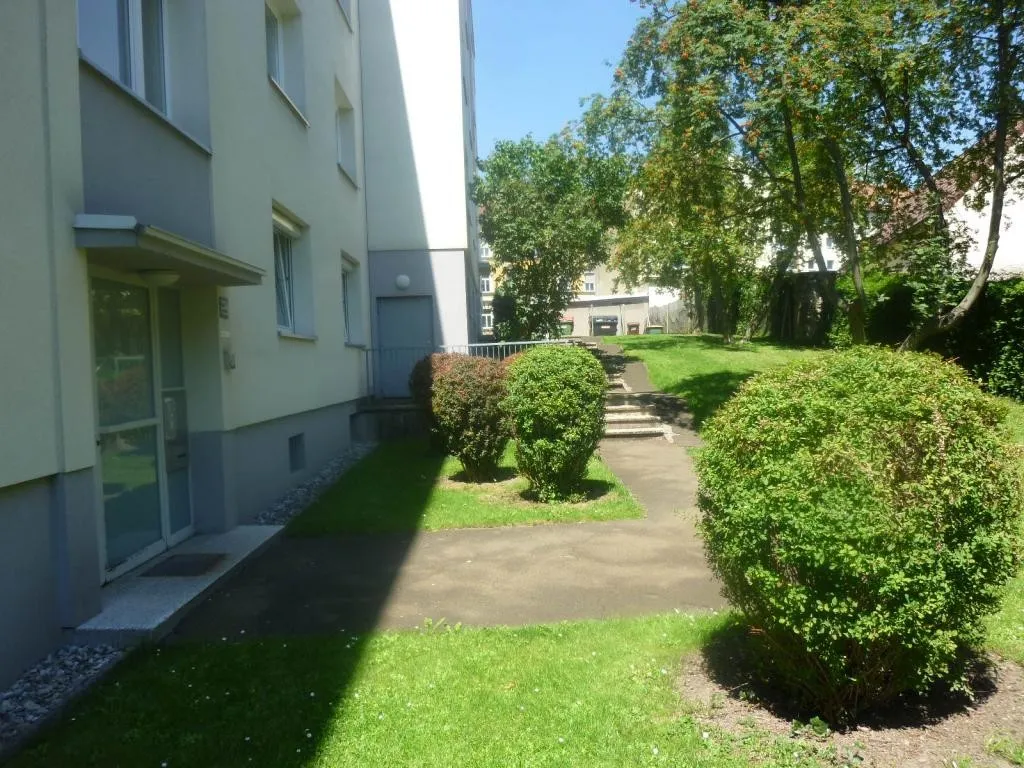 Teil möblierte, sonnige 2,5-Zimmer-Wohnung in Zentrumslage! - Widok 2