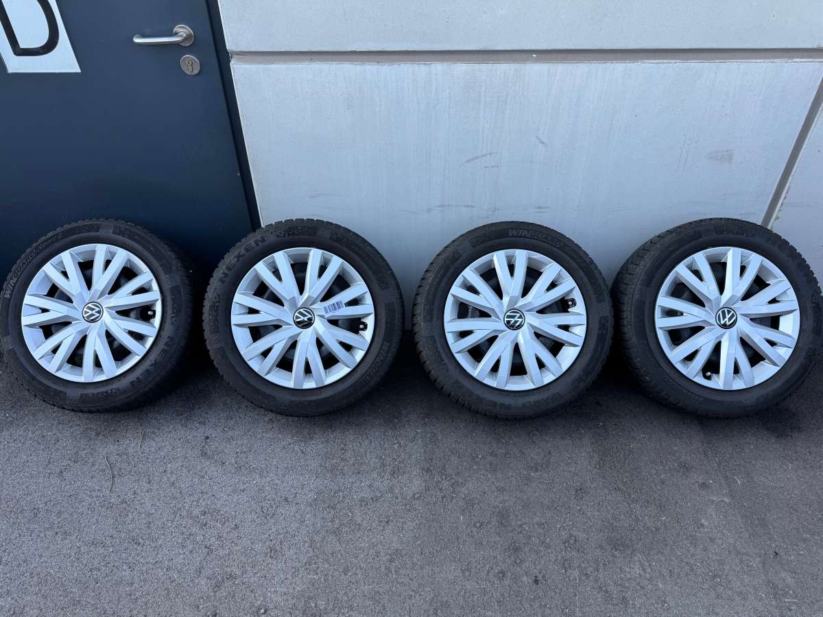 Original VW AUDI SEAT SKODA Komplettradsatz Winterreifen (M+S) NEXEN WINGUARD Sport WU7 205/55 R16 91H (Kennung: AO) DOT 3020 Profiltiefe ca. 2x7,2mm + 2x5,7mm Stahlfelgen 6,5Jx16 ET46 Teilenummer: 5Q0601027BQ - GEBRAUCHT - PREIS ist Inkl. MWST!