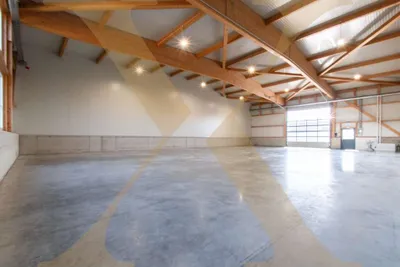 Gewerbeimmobilie mieten in Perg – 445 m², € 2.453