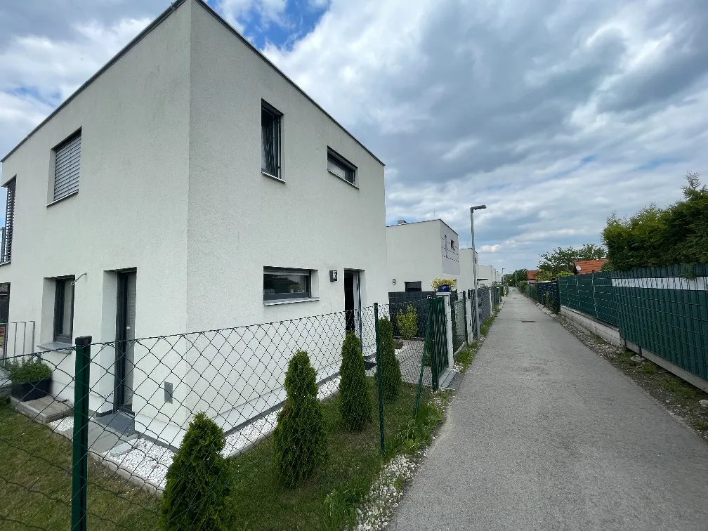 Provisionfrei 5-zimmer Einfamilienhaus mit Garten, Parkplatz, Photovoltaikanlage in Donaustadt - Ansicht 2