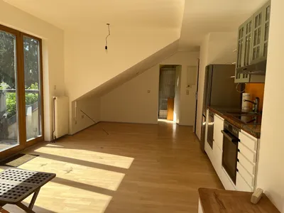 Schöne, sonnige ca 60 m2 Dachwohnung mit Balkon, Parkplatz und Freifläche im Garten in 1140 Wien, am Stadtrand Nähe Hohe Wand Wiese von privat an privat – Bild 2