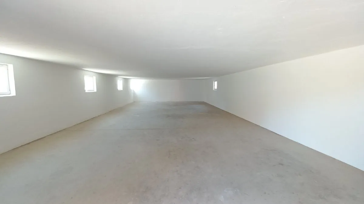 Lager Garage mit el. Tor - Ansicht 3
