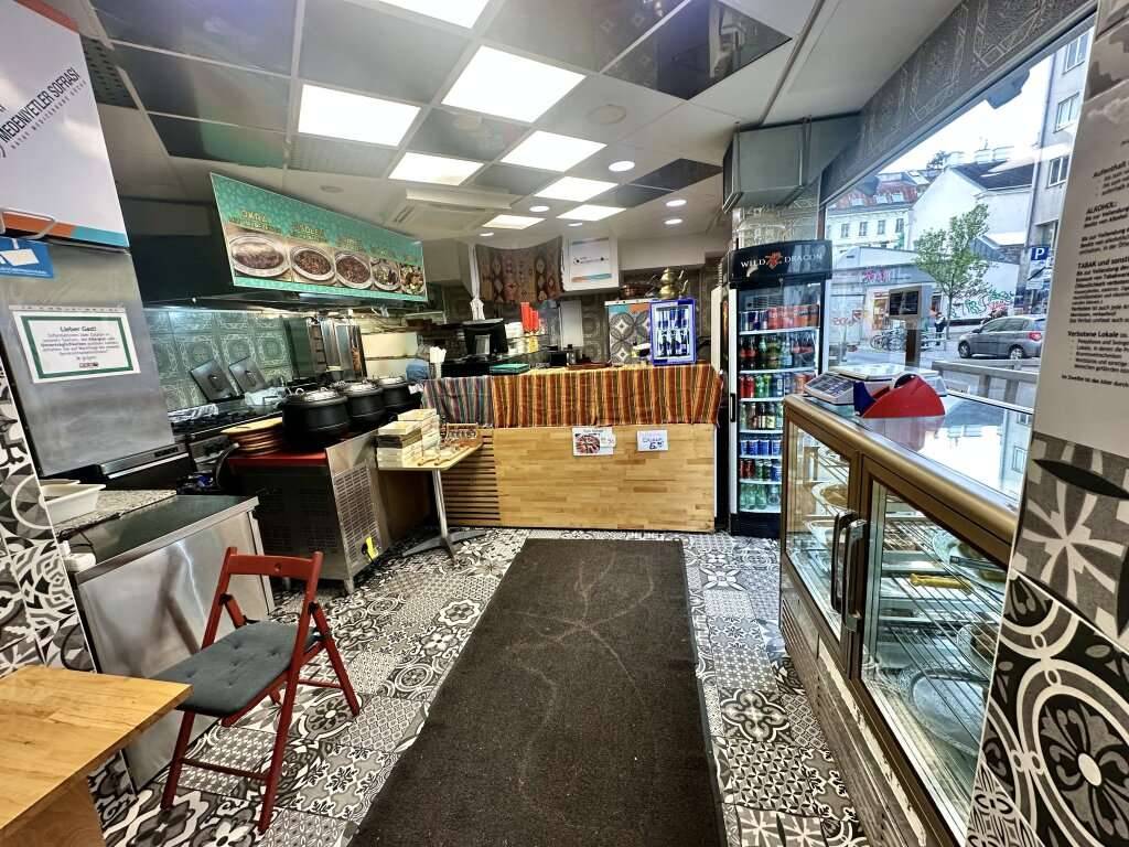 Gastronomielokal mit Topfrequenz vor U- Bahn Station - Ansicht 3