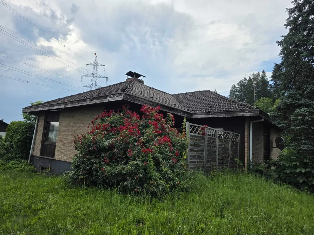 Charmantes Einfamilienhaus mit 4 Zimmern, Terrasse und Garage in Klagenfurt am Wörthersee! - Ansicht 2