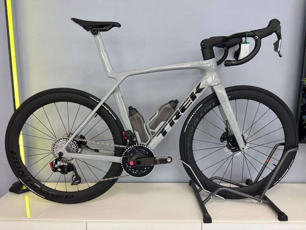 TREK Madone SLR 7 AXS Gen 8 / Gr. M-L / Gravel Grey / Project One / SRAM Force AXS Powermeter / Mit Mietkauf ab 179 Euro monatlich