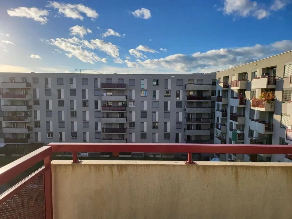 unbefristete 2-Zimmer-Wohnung mit großer Freifläche - 3. Zimmer möglich! - Ansicht 3