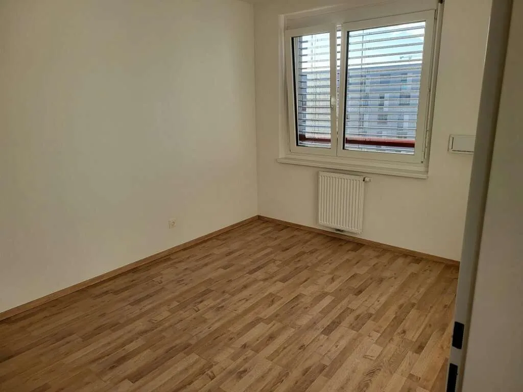 unbefristete 2-Zimmer-Wohnung mit großer Freifläche - 3. Zimmer möglich! - Ansicht 2