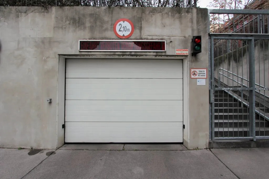 GARAGENSTELLPLATZ IM 6.! - Ansicht 2