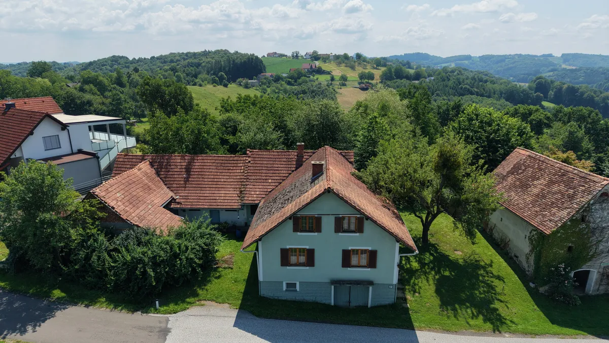 Sanierungsbedürftiges Wohnhaus mit Nebengebäude und großem Grundstück in ländlicher Lage nähe Riegersburg - Ansicht 3