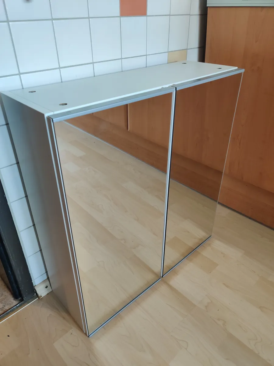 Ikea Spiegelschrank / Alibert, € 65,- (6020 Innsbruck)