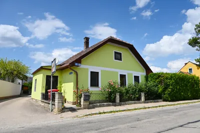 3-Zimmer-Haus kaufen in Hollabrunn – 81 m², € 98.000 – Bild 1 von 28