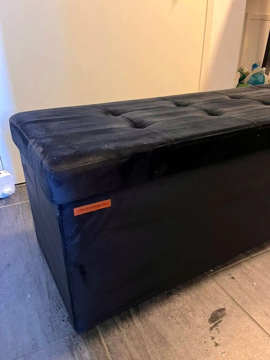 Sitzbank mit Stauraum / Truhenbank schwarz Polster Aufbewahrung, € 0,- (1160 Wien)