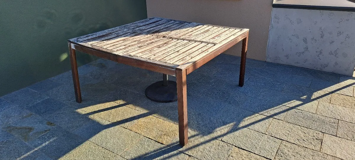 Zu verschenken: Gartentische - Gartenmöbel (Material: Holz)