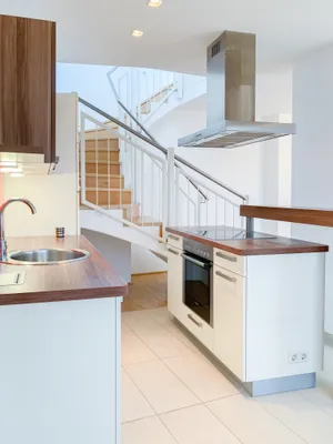 Traumhafte DG-Wohnung in 1210 Wien: 3 Zimmer, 3 Terrassen, modern und zentral! – Bild 2