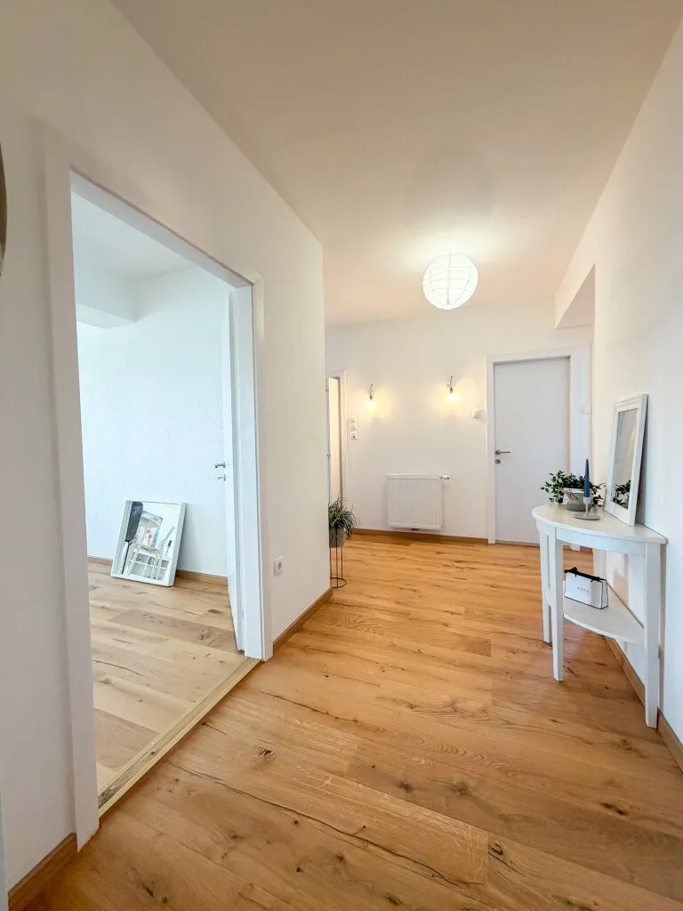 Sanierte 3-Zimmer-Dachgeschosswohnung im Herzen von Wiener Neustadt - mit Stadt- & Fernblick! - Ansicht 3