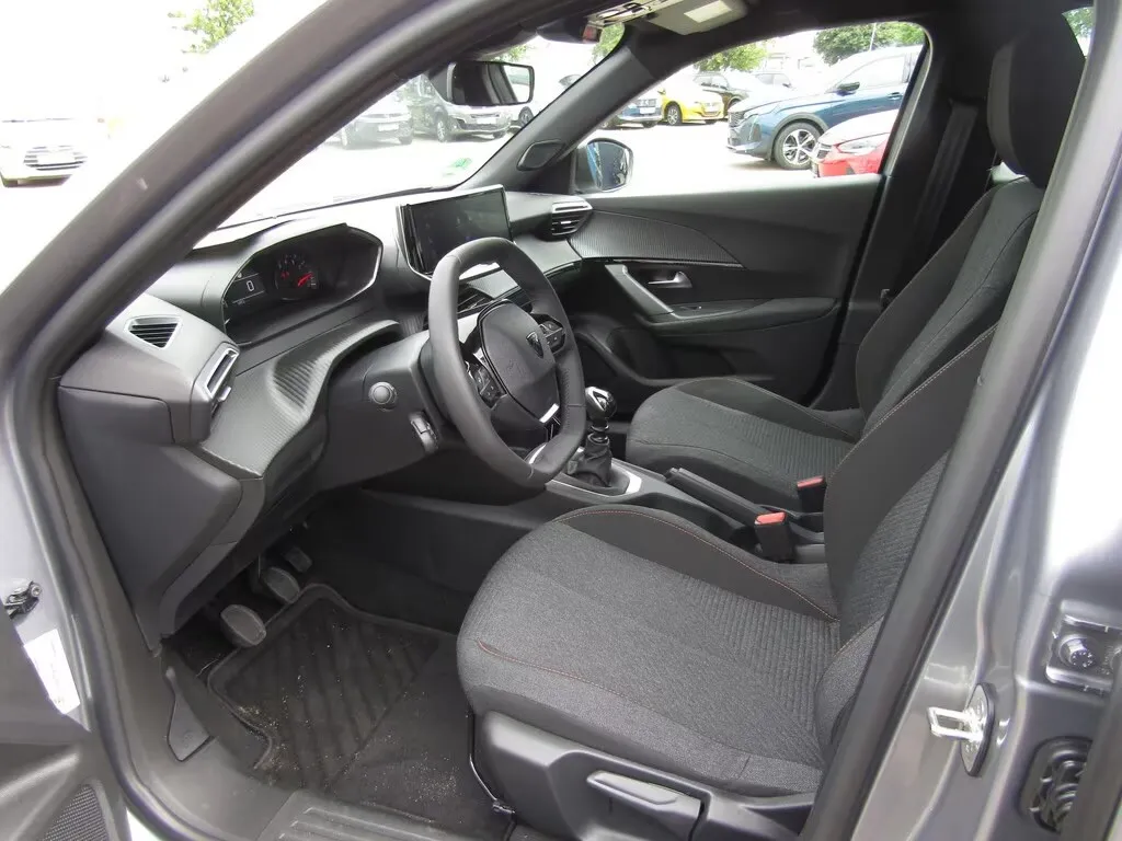 Peugeot 2008 1.2 PureTech 100 PS – Bild 10