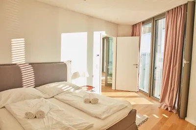 Vollmöblierte Traum-Wohnung im 17. Stock – Bild 3