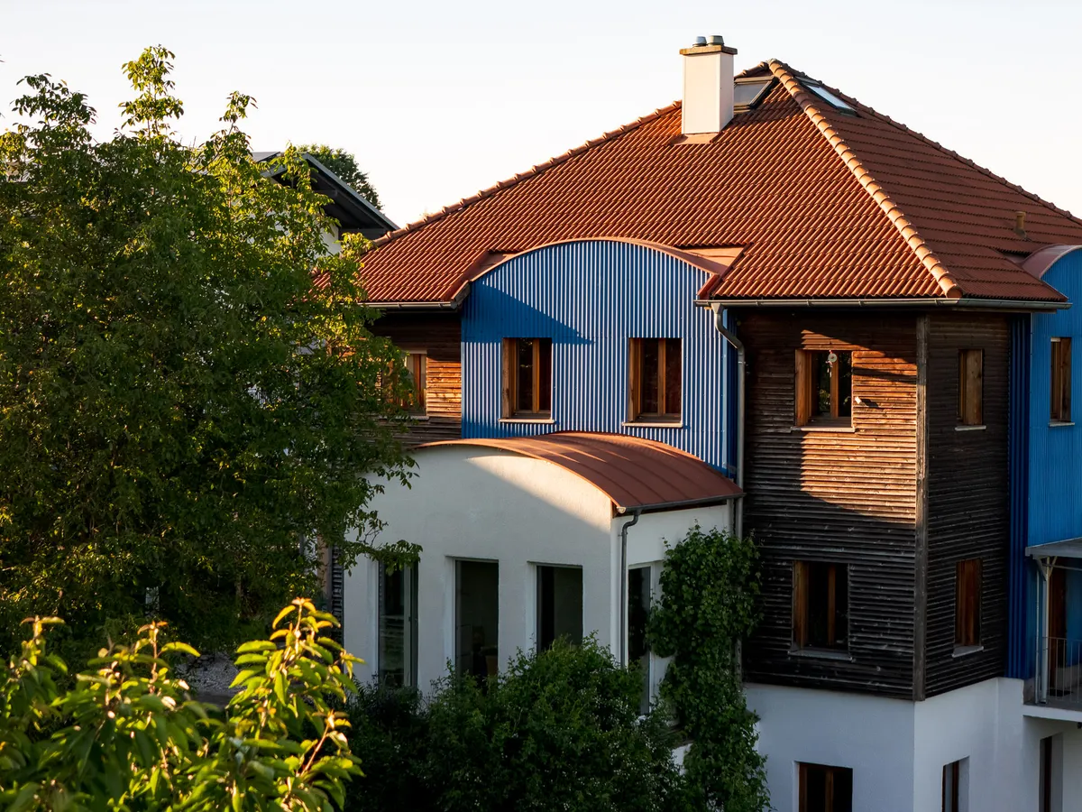 Großes Einfamilienhaus in gehobenem Umfeld (mit Einlegerwohnung) Gesamtfläche 230 m² am Stadtrand von Bad Hall mit schönem Garten - Ansicht 3