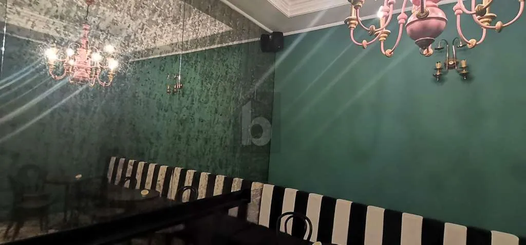 SZENELOKAL - MODERN GLAMOUR - CAFÉ-RESTAURANT – pohled 3