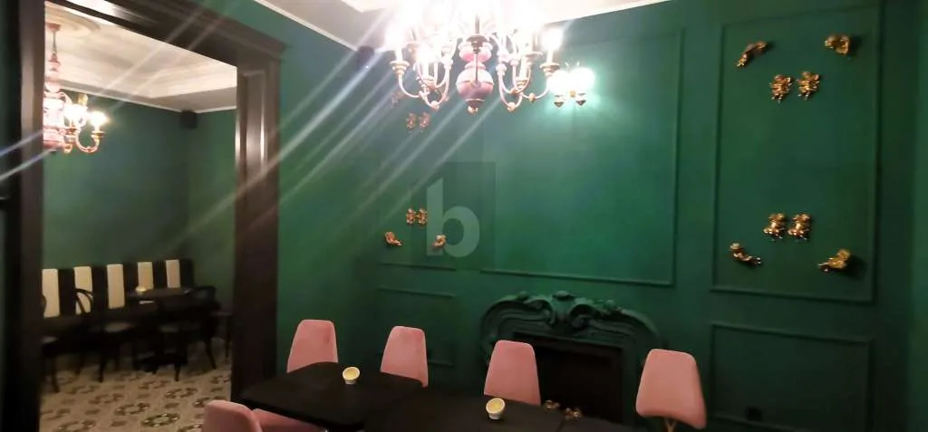 SZENELOKAL - MODERN GLAMOUR - CAFÉ-RESTAURANT – pohled 2