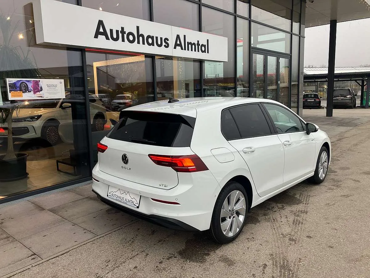 Volkswagen Golf 2025 photo 3