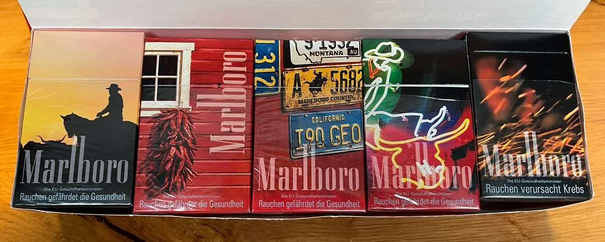 35 leere Marlboro (Light) Country Special Zigarettenpackungen 