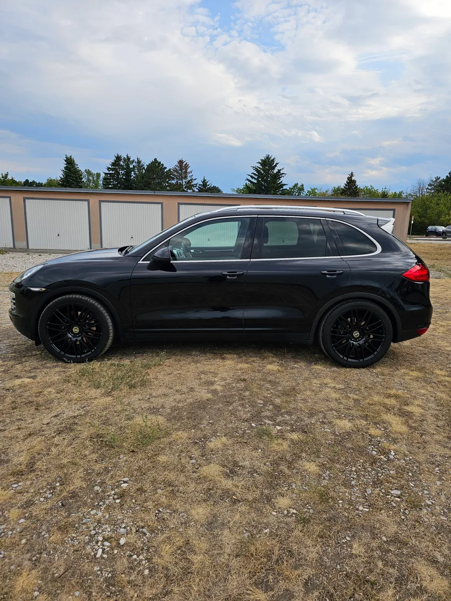 Porsche Cayenne 2014 photo 2