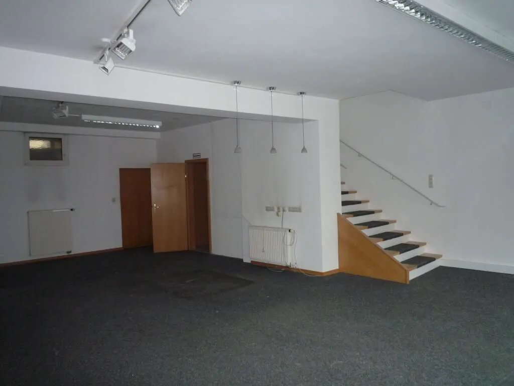 Zentrale Geschäftsfläche am Stadtplatz in Rohrbach-Berg - Widok 3