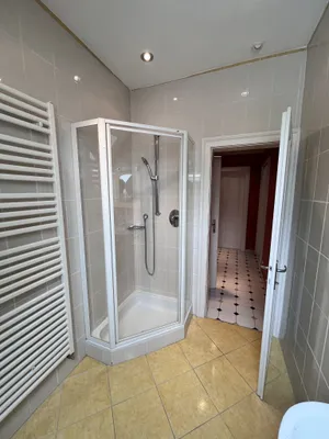 6-Zimmer-Immobilie mieten in Salzburg Stadt – 165 m², € 4.000 – Bild 33 von 47