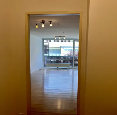 Ruhige 2-Zimmer-Wohnung mit großer Loggia & U-Bahn Nähe, photo 2