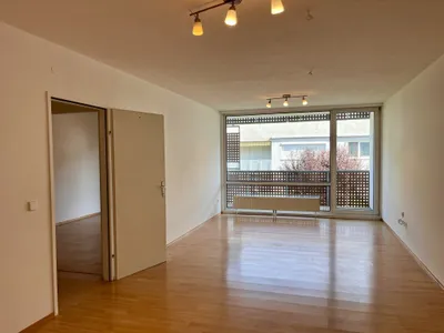 Ruhige 2-Zimmer-Wohnung mit großer Loggia & U-Bahn Nähe, photo 1