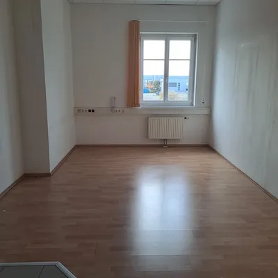 3-Zimmer-Gewerbeimmobilie mieten in Wiener Neustadt – 100 m², € 1.500 – Bild 3 von 12