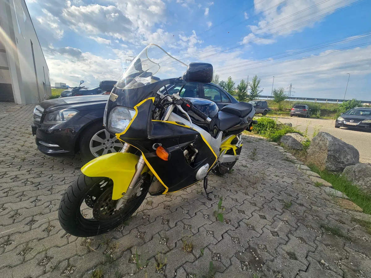 Yamaha FZR