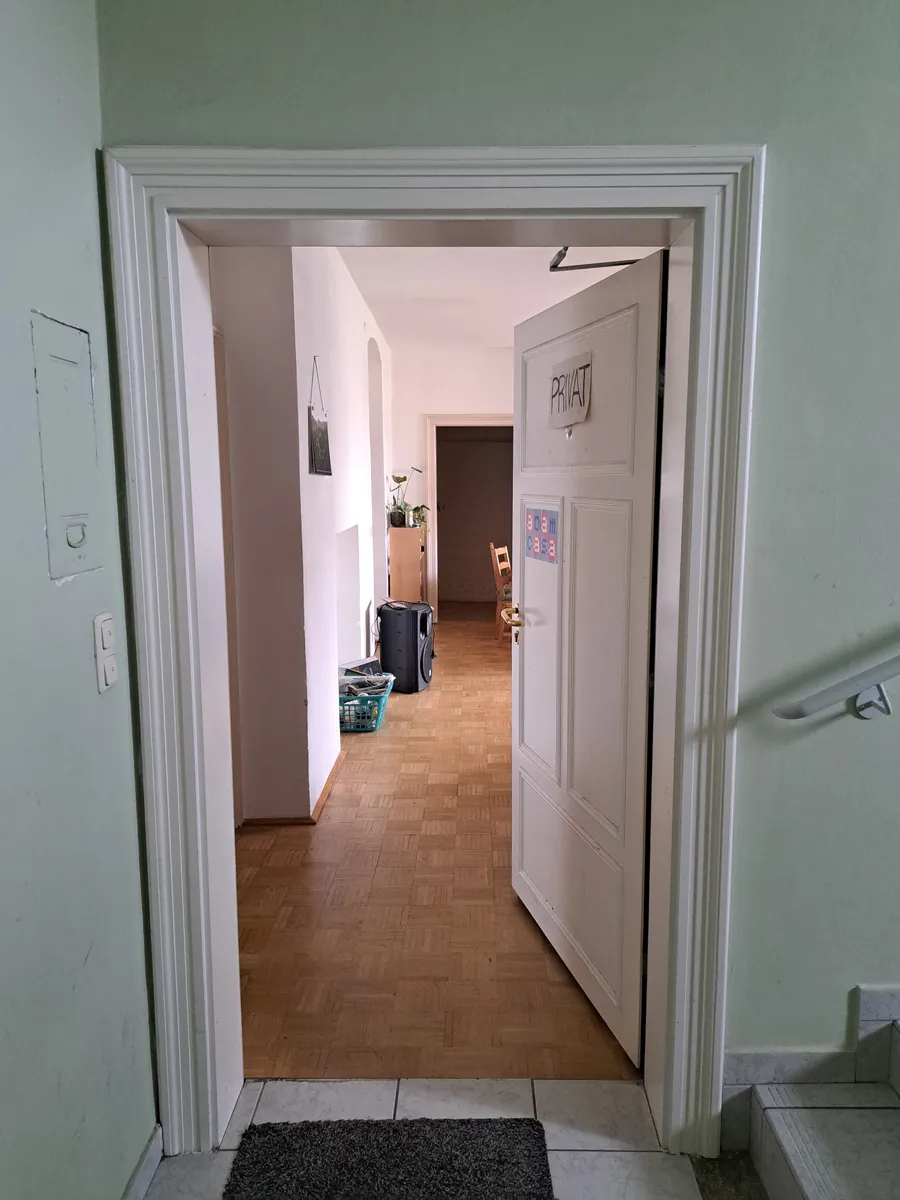Zentrale Altbauwohnung für 4er WG mit Balkon - Widok 2