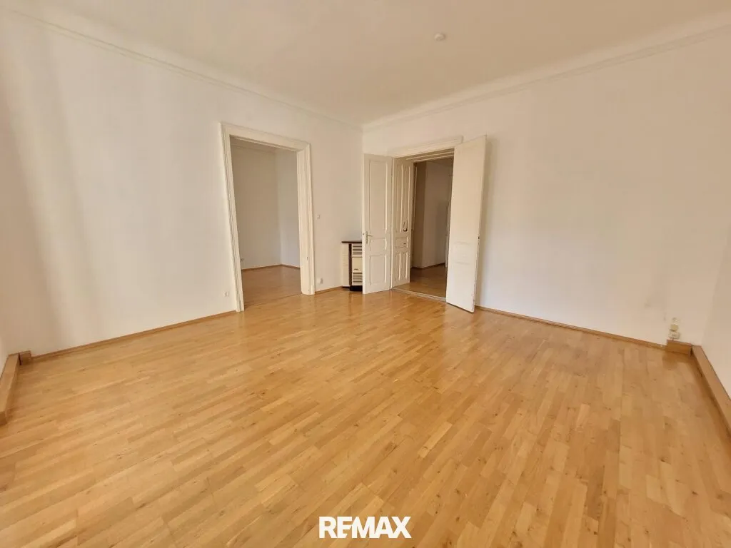 Schöne 3,5-Zimmer-Altbauwohnung mit Balkon in der Heinrichstraße - Ansicht 3